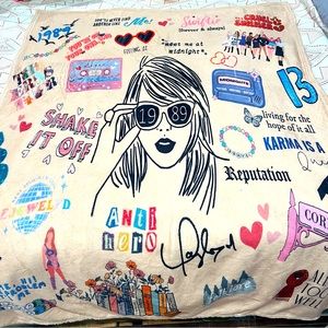 Taylor Swift Era’s Tour Fleece blanket